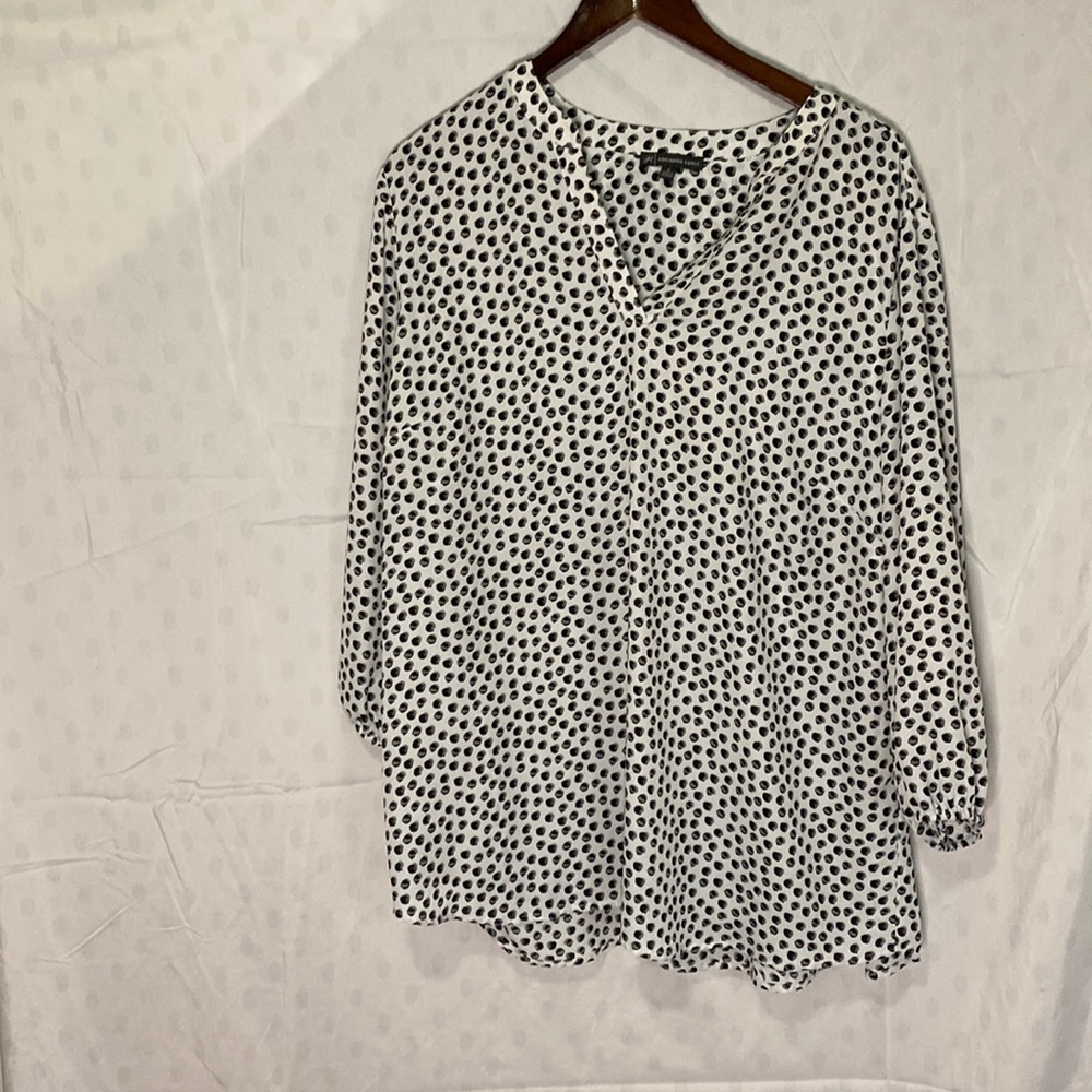 White/black blouse
